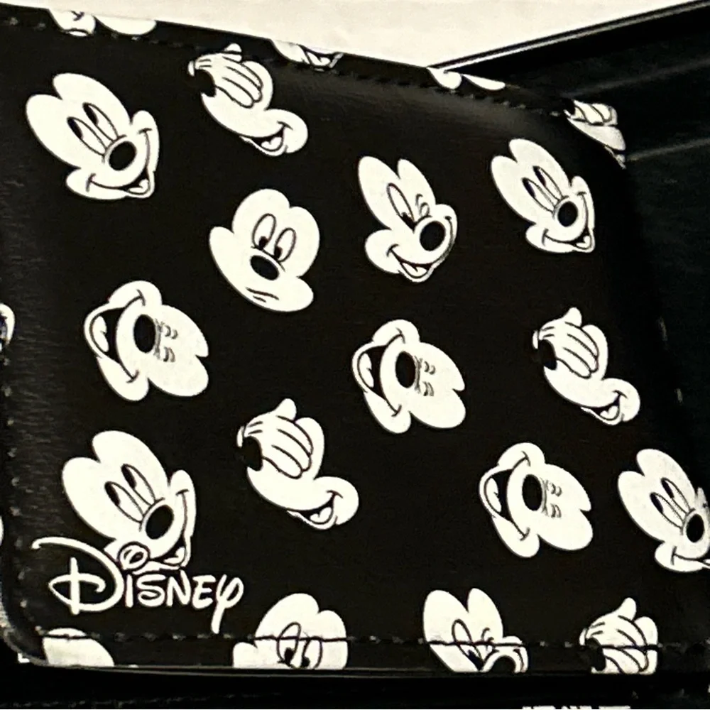 Disney Mickey Mouse Wallette black & white w/ logo & Red M unisex bi-fold new - Picture 7 of 8